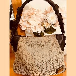 Calvin Klein -Signature Jacquard-Shoulder Bag